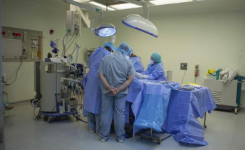 استغرقت العملية 5 ساعات.. “الصحة”: استئصال ورم حميد من دماغ مريضة في الطائف