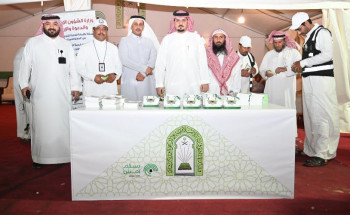 «الشؤون الإسلامية» توزع أكثر من 2000 نسخة من الكتيبات على الحجاج بـ «أبو عجرم»