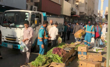 أمانة الشرقية تنفذ حملات على الباعة الجائلين المخالفين تسفر عن مصادرة 12 طن خضار وفواكه وبضائع متنوعة بالدمام