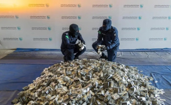 جمرك ميناء جدة الإسلامي يُحبط محاولة تهريب 480 ألف حبة محظورة مُخبأة في إرسالية “أقمشة”