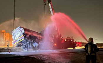 القصيم.. إصابة شخص عقب إخماد حريق في ناقلة وقود إثر انقلابها