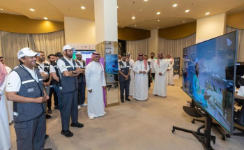 وزير الحج والعمرة يزور غرفة العمليات الإعلامية بمكة