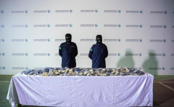 جمرك مطار الملك عبدالعزيز يُحبط محاولة تهريب أكثر من 170 ألف حبة كبتاجون مُخبأة في إرسالية “نحل”