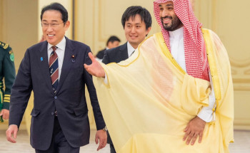 ولي العهد يستقبل في قصر السلام بجدة رئيس وزراء اليابان