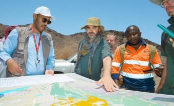 “الصناعة والثروة المعدنية” تنظم زيارات ميدانية للشركات المؤهلة للمنافسة على المواقع التعدينية