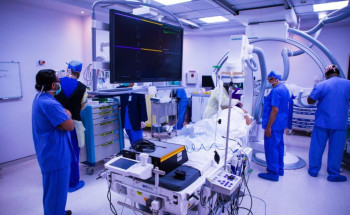 “الصحة” : توفير علاج جديد بالإنزيم البديل لطفلة تعاني من مرض نادر