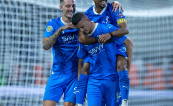 بعشرة لاعبين.. الهلال يتأهل لملاقاة النصر في نهائي بطولة كأس الملك سلمان للأندية بعد فوزه على الشباب 3-1