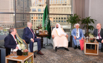 وزير الشؤون الإسلامية يلتقي إمام المركز الإسلامي بجمهورية الأرجنتين