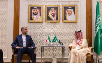 وزير الخارجية يستقبل وزير الخارجية الإيراني