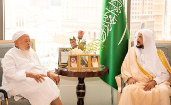وزير الشؤون الإسلامية يلتقي عددًا من الشخصيات المشاركة في مؤتمر التواصل مع إدارات الشؤون الدينية والإفتاء والمشيخات في العالم بمكة المكرمة