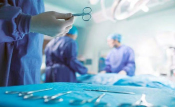 تدخل جراحي دقيق يعيد البصر لمريض بعد 10 سنوات من ضعف شديد في تبوك