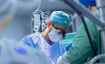 استغرقت 11 ساعة.. جراحة نوعية بفيصل الطبي تصحح عموداً فقرياً لفتاة