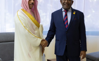 سمو وزير الخارجية يلتقي رئيس جمهورية القُمر المتحدة