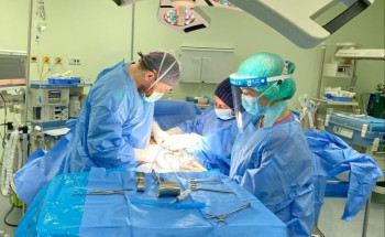 تدخل جراحي عاجل ينقذ مريضة حامل توقف قلبها في نجران