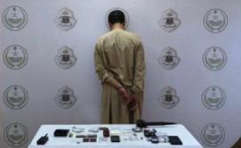 القوة الخاصة لأمن الطرق بالجوف تقبض على مواطن لترويجه مادة الحشيش المخدر وأقراصًا خاضعة لتنظيم التداول الطبي