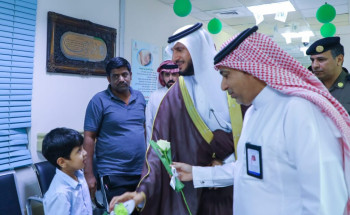 محافظ النعيرية يزور المرضى ويهنئهم باليوم الوطني ٩٣