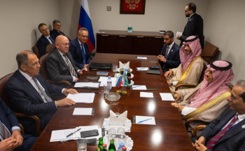 وزير الخارجية يلتقي وزير خارجية روسيا