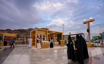 “باص حرفي” يشهر فعالياته في قلعة اعيرف التاريخية في حائل