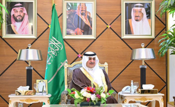 أمير تبوك يلتقي أعضاء لجنة الدفاع المدني الرئيسية بالمنطقة