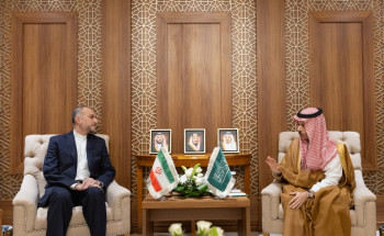 وزير الخارجية يلتقي وزير الخارجية الإيراني