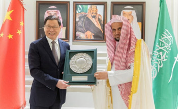النائب العام يلتقي نظيره الصيني