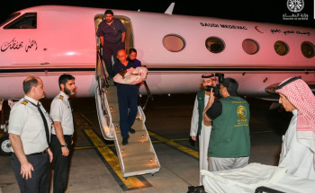 إنفاذاً لتوجيهات خادم الحرمين الشريفين وولي العهد.. وصول التوأم السيامي النيجيري “حسنة وحسينة” إلى الرياض