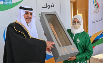 أمير تبوك يتسلّم شعلة دورة الألعاب السعودية 2023