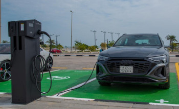 أمانة الشرقية تدشن 4 محطات شحن للسيارات الكهربائية في كورنيش الخبر