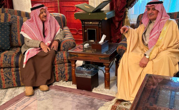 أمير تبوك يزور الشيخ أحمد الخريصي في منزله