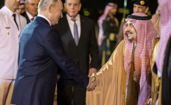 الرئيس الروسي يصل إلى الرياض وفي مقدمة مستقبليه أمير المنطقة