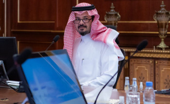 أمير منطقة المدينة المنورة، يستقبل بمكتب سموه في الإمارة، معالي رئيس الهيئة العامة للطيران المدني عبد العزيز بن عبد الله الدعيلج، والوفد المرافق له