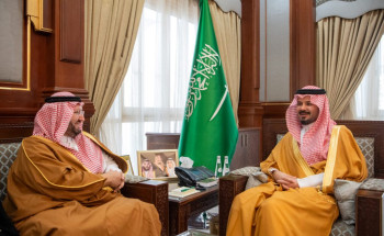 أمير منطقة المدينة المنورة، يستقبل في مكتب سموه بالإمارة، صاحب السمو الملكي الأمير عبد العزيز بن طلال بن عبد العزيز آل سعود رئيس برنامج الخليج العربي للتنمية (أجفند) رئيس مجلس أمناء الجامعة العربية المفتوحة في الوطن العربي، وعدد من أعضاء مجلس الأمناء