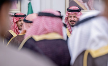 أمير منطقة المدينة المنورة، يستقبل في جلسته الأسبوعية بالقصر الحكومي، أصحاب الفضيلة والمعالي وأعيان المنطقة وجمعاً من المواطنين.