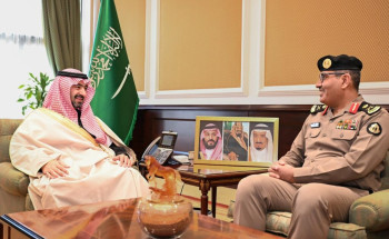 نائب أمير تبوك يستقبل مدير شرطة المنطقة