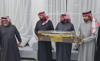 الرويلي يكرم مدير تجارة القريات بمناسبة التقاعد