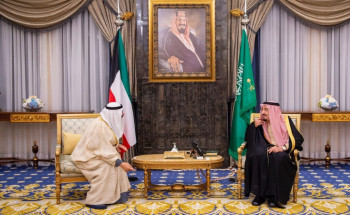 خادم الحرمين الشريفين يستقبل أمير دولة الكويت ويستعرض معه العلاقات الأخوية