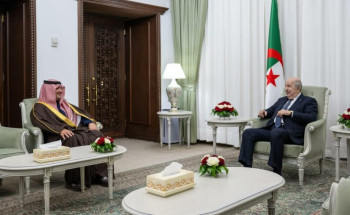 الرئيس الجزائري يستقبل الأمير عبدالعزيز بن سعود