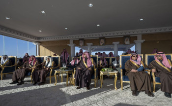 الأمير فيصل بن خالد بن سلطان يتوج الفائزين في الشوط الأخير للمحترفين السعوديين والدوليين في مهرجان الصقور بالحدود الشمالية