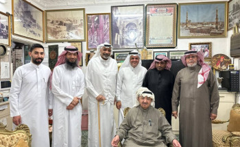 وفد من فرع هيئة الصحفيين بالمدينة يزور المؤرخ أحمد مرشد