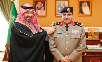 نائب أمير تبوك يقلد مدير المرور  المنطقة رتبته الجديدة