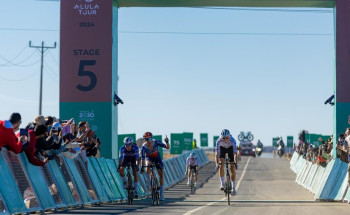 الدرّاج البريطاني “سايمون ييتس” بطلاً للنسخة الرابعة من طواف العــلا 2024