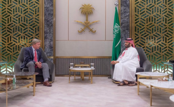 ولي العهد يستقبل رئيس لجنة القوات المسلحة في مجلس النواب الأمريكي