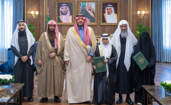 الأمير فيصل بن خالد بن سلطان يكرم الفائزَين بالمركز الأول بجائزة الملك سلمان لحفظ القرآن الكريم