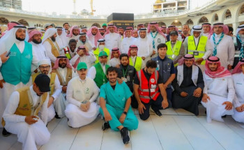 وزير الموارد البشرية والتنمية الاجتماعية يتفقد جهود المتطوعين في المسجد الحرام ويشيد بجهودهم