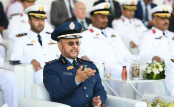 نيابة عن وزير الدفاع.. “الرويلي” يُدشِّن “سفينة جلالة الملك عنيزة” خامس سفن “مشروع السروات”