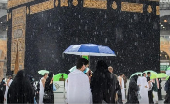 “وزارة الحج” للمعتمرين: اتبعوا هذه الإرشادات أثناء هطول الأمطار بالحرم