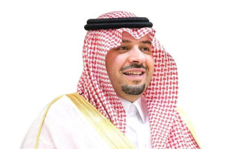 “أمير الحدود الشمالية” يشارك بالعرضة السعودية احتفاءً بعيد الفطر