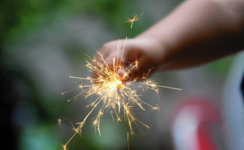 مديرية الدفاع المدني تُحذِّر من مخاطر الألعاب النارية