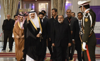 سمو الأمير منصور بن متعب وسمو وزير الخارجية ينقلان تعازي القيادة في وفاة الرئيس الإيراني ووزير الخارجية ومرافقيهما