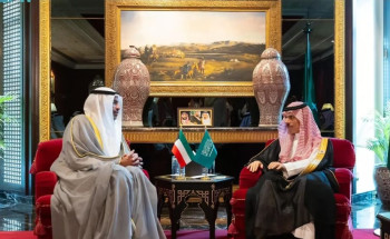 وزير الخارجية يلتقي نظيره الكويتي ويستعرضان سبل تعزيز العلاقات